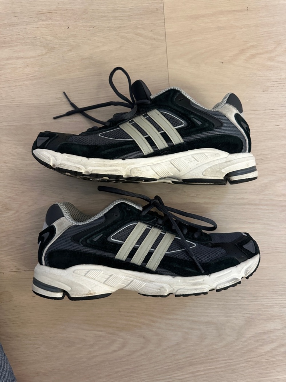 adidas Response CL Men’s Sneakers - Navy & Tan